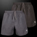 Schwarze und graue OLIVER Basic Short aus 100% Polyester, ideal für Sport und Alltag, gezeigt vor schwarzem Hintergrund