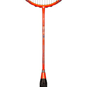 OLIVER Badmintonschläger Modell Delta 12, orangener Badmintonrahmen mit schwarzem Griffband vor einem weißen Hintergrund
