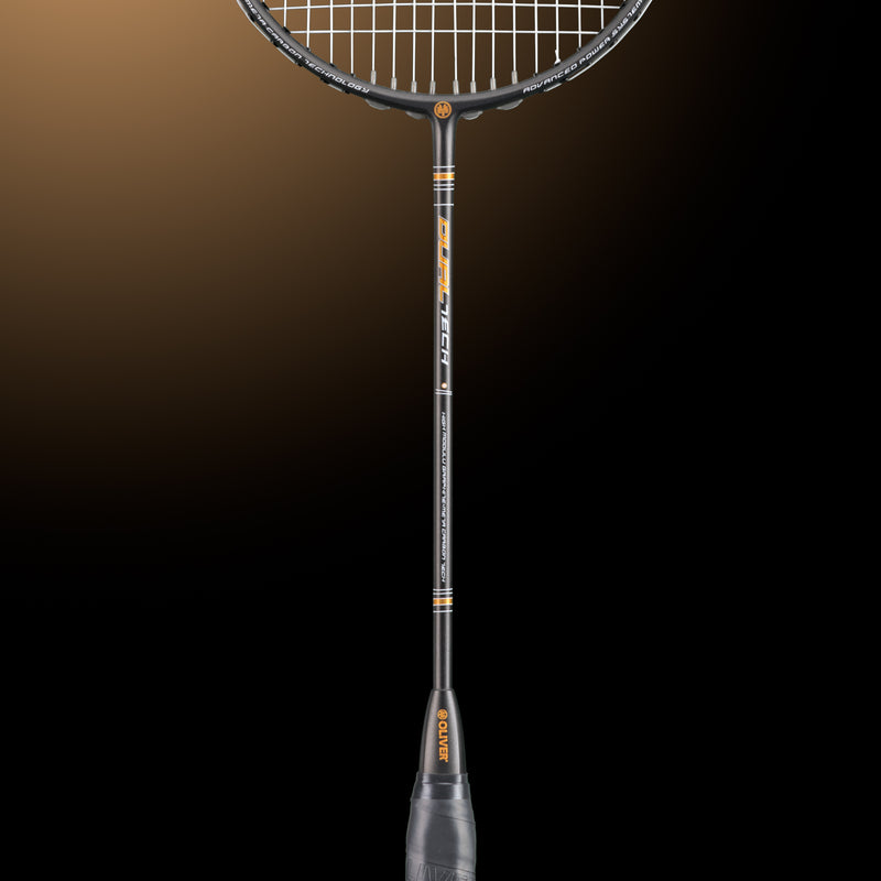 Oliver Badmintonschläger Modell Dual Tec, schwarzer Schläger mit goldenem Design und schwarzem Griff vor einem dunklen goldenen Hintergrund