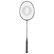 Oliver Badmintonschläger Modell Dual Tec, schwarzer Schläger mit goldenem Design und schwarzem Griff vor einem weißen Hintergrund