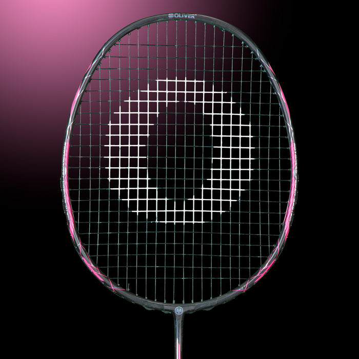 OLIVER Badmintonschläger Modell Dual Tec Flow, pink-schwarzer Badmintonkopf vor einem dunklen Hintergrund