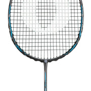 Oliver Badmintonschläger Modell Dual Tec Lite, schwarzer Schläger mit blauem Design vor einem weißen Hintergrund