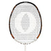 Oliver Badmintonschläger Modell Energetic K7, weiß-schwarzer Schlägerkopf mit bronzefarbenem Design vor einem weißen Hintergrund