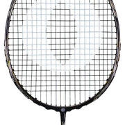 OLIVER Badmintonschläger Modell Entrex 80, silber-goldfarbener Badmintonkopf vor einem weißen Hintergrund