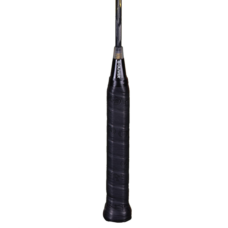 OLIVER Badmintonschläger Modell Entrex 80, silber-goldfarbener Schaft mit schwarzem Griffband vor einem weißen Hintergrund