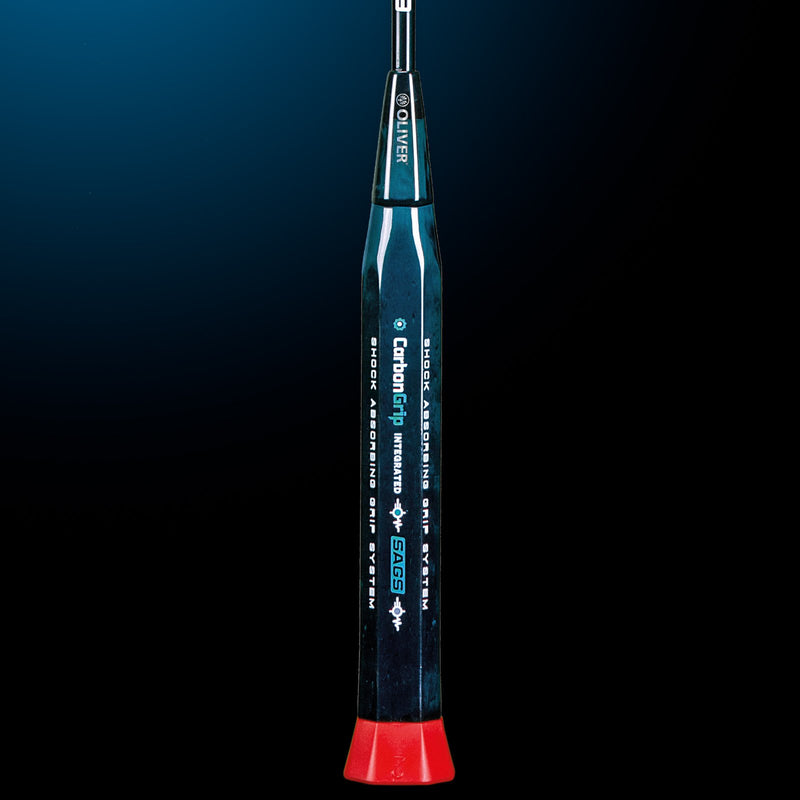 Oliver Badmintonschläger Modell Extreme 69, dunkelblauer Griff vor einem dunklen blauen Hintergrund