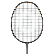Oliver Badmintonschläger Modell Extreme 69 power, grauer Schläger mit braunem Design vor einem weißen Hintergrund