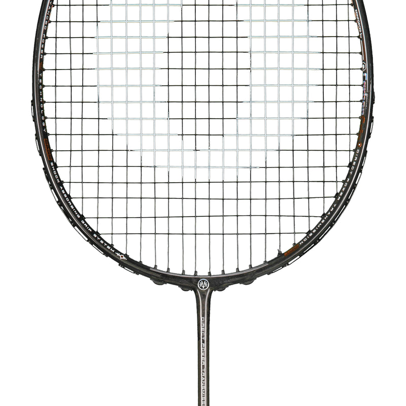 Oliver Badmintonschläger Modell Extreme 69 power, grauer Schläger mit braunem Design vor einem weißen Hintergrund