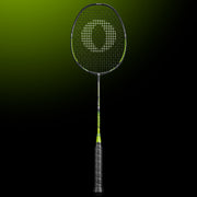 Oliver Badmintonschläger Modell Fetter Smash 6, schwarzer Schläger mit grünem Design und schwarzem Griff vor einem dunklen grünen Hintergrund