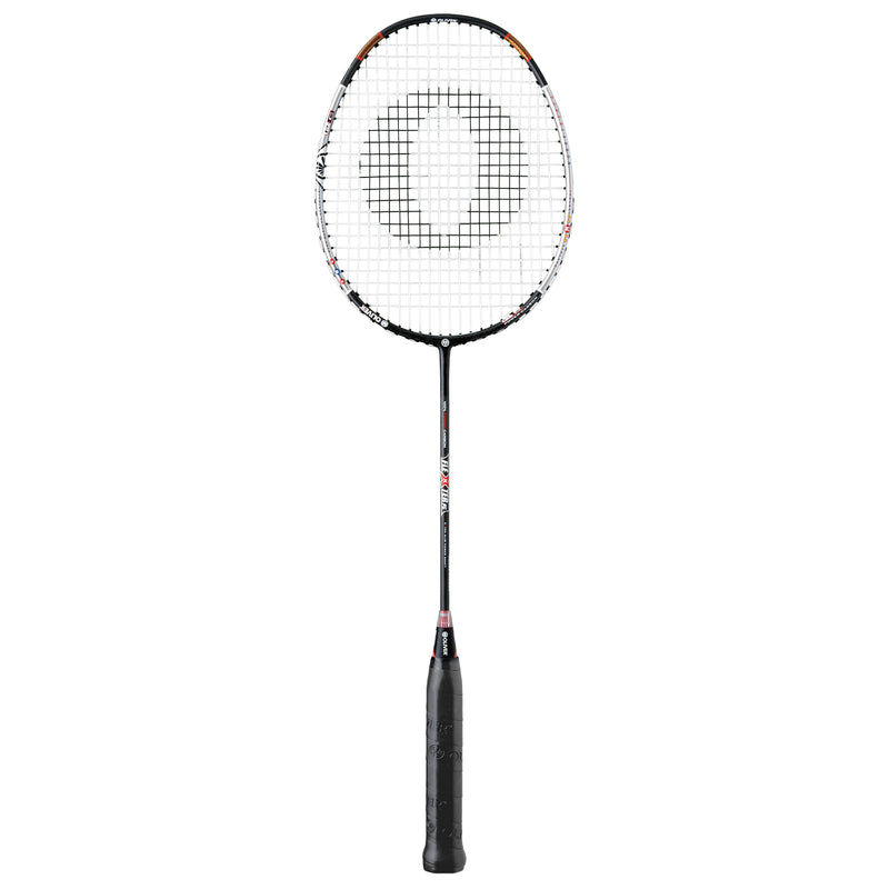 Oliver Badmintonschläger Modell Flexter PC, schwarzer Schläger mit silbernem und braunem Design und schwarzem Griff vor einem weißen Hintergrund