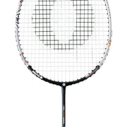 Oliver Badmintonschläger Modell Flexter PC, schwarzer Schläger mit silbernem und braunem Design vor einem weißen Hintergrund