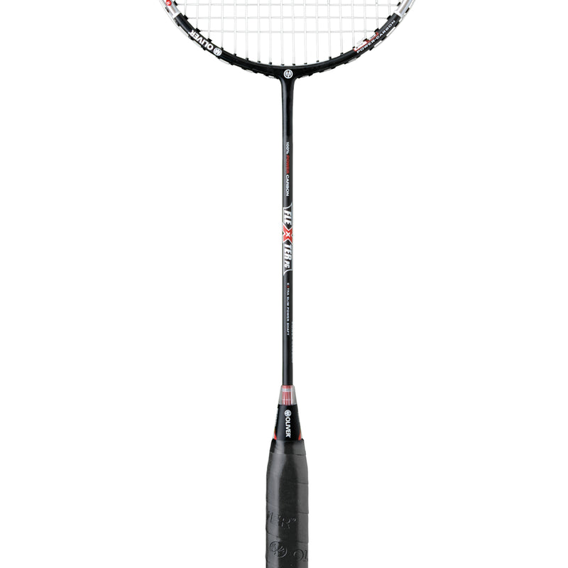 Oliver Badmintonschläger Modell Flexter PC, schwarzer Schläger mit silbernem und braunem Design und schwarzem Griff vor einem weißen Hintergrund