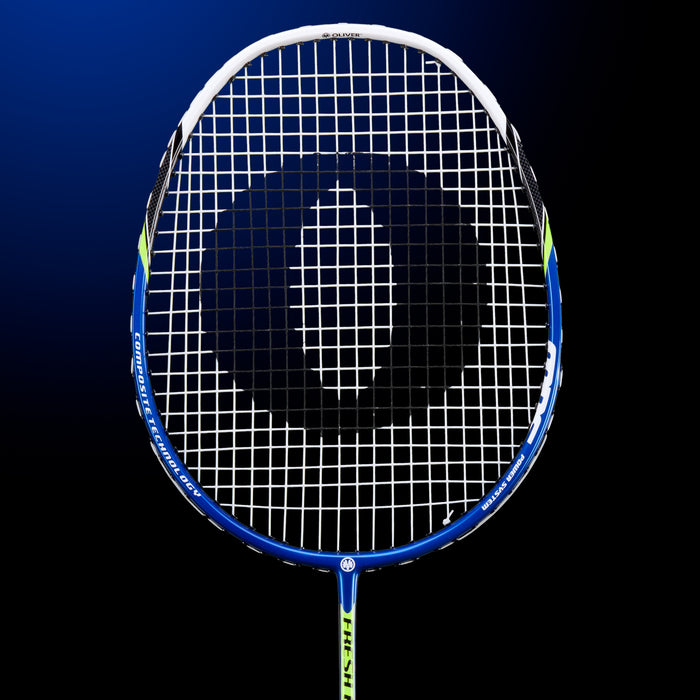 Oliver Badmintonschläger Modell Fresh 8.0, blau-gelber Schläger vor einem dunkelblauen Hintergrund