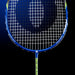 Oliver Badmintonschläger Modell Fresh 8.0, blau-gelber Schläger vor einem dunkelblauen Hintergrund