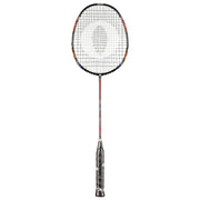 Oliver Badmintonschläger Modell Microtec 10, schwarzer Schläger mit rot-blauem Design und schwarzem Griff vor einem weißen Hintergrund