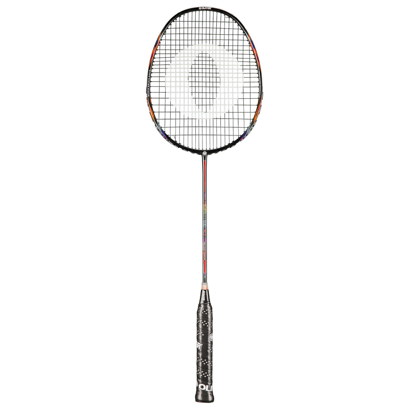 Oliver Badmintonschläger Modell Microtec 10, schwarzer Schläger mit rot-blauem Design und schwarzem Griff vor einem weißen Hintergrund