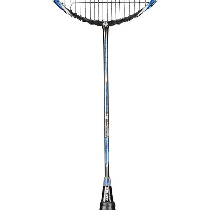 Oliver Badmintonschläger Modell Microtec 12, blau-schwarzer Schaft vor einem weißen Hintergrund