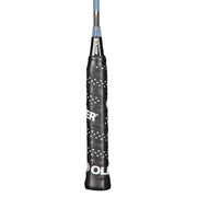 Oliver Badmintonschläger Modell Microtec 12, blau-schwarzer Schaft mit schwarzem Griff vor einem weißen Hintergrund