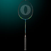 Oliver Badmintonschläger Modell Morph S10, blau-grüner Schläger mit schwarzem Griff vor einem dunklen blauen Hintergrund