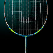 Oliver Badmintonschläger Modell Morph S10, blau-grüner Schläger vor einem dunklen blauen Hintergrund