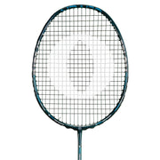 Oliver Badmintonschläger Modell Omex 710, schwarzer Schläger mit blauem Design vor einem weißen Hintergrund
