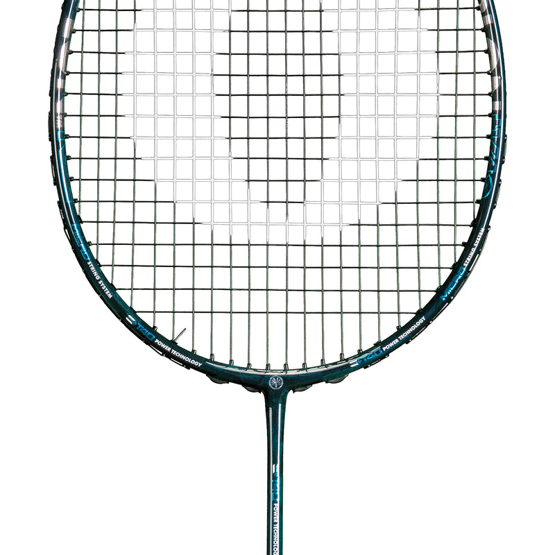 Oliver Badmintonschläger Modell Omex 710, schwarzer Schläger mit blauem Design vor einem weißen Hintergrund
