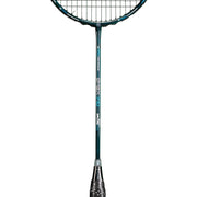Oliver Badmintonschläger Modell Omex 710, schwarzer Schläger mit blauem Design und schwarzem Griff vor einem weißen Hintergrund