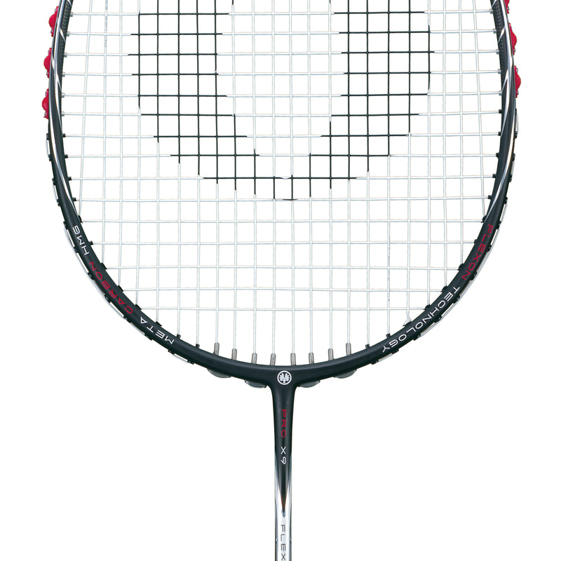 Oliver Badmintonschläger Modell Phantom X9, schwarz-weißer Schläger vor einem weißen Hintergrund