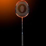 Oliver Badmintonschläger Set Fresh 30 mit zwei Schlägern, Federball und Tragetasche auf dunklem orangenem Hintergrund