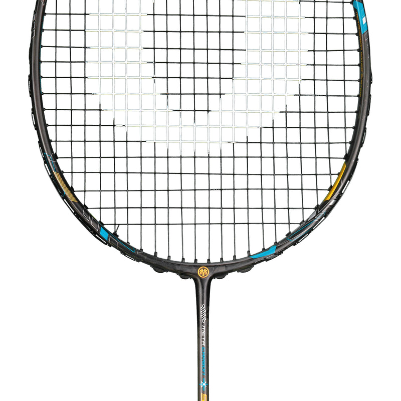 Oliver Badmintonschläger Modell Stream 600, schwarzer Schläger mit blauem Design vor einem weißen Hintergrund