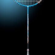 OLIVER Badmintonschläger Modell Supralight S6.2, Rahmenkonstruktion vor einem dunklen Hintergrund