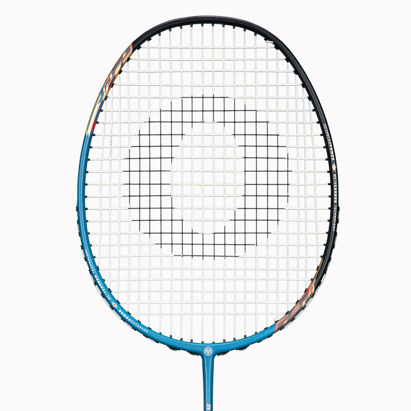 OLIVER Badmintonschläger Modell Supralight S6.2, dunkelblauer Schlägerkopf vor einem weißen Hintergrund