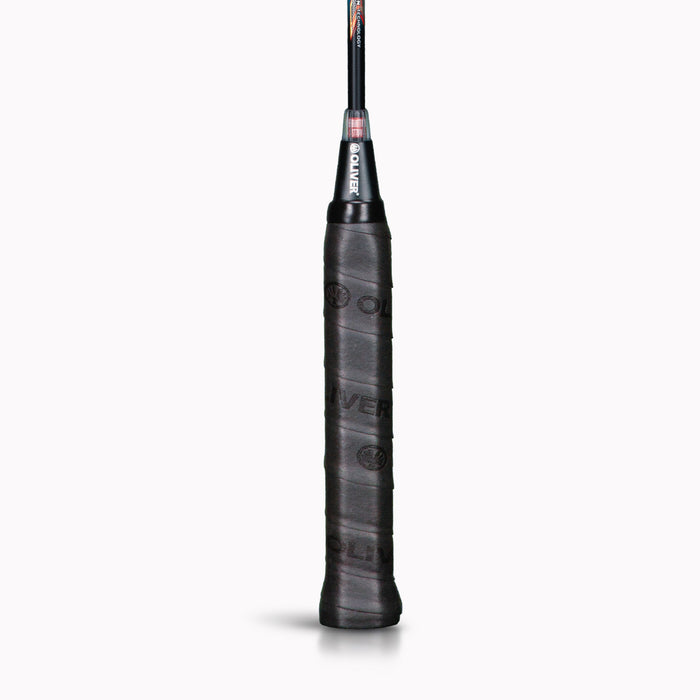 OLIVER Badmintonschläger Modell Supralight S6.2, Schaft mit schwarzem  Griffband vor einem weißen Hintergrund