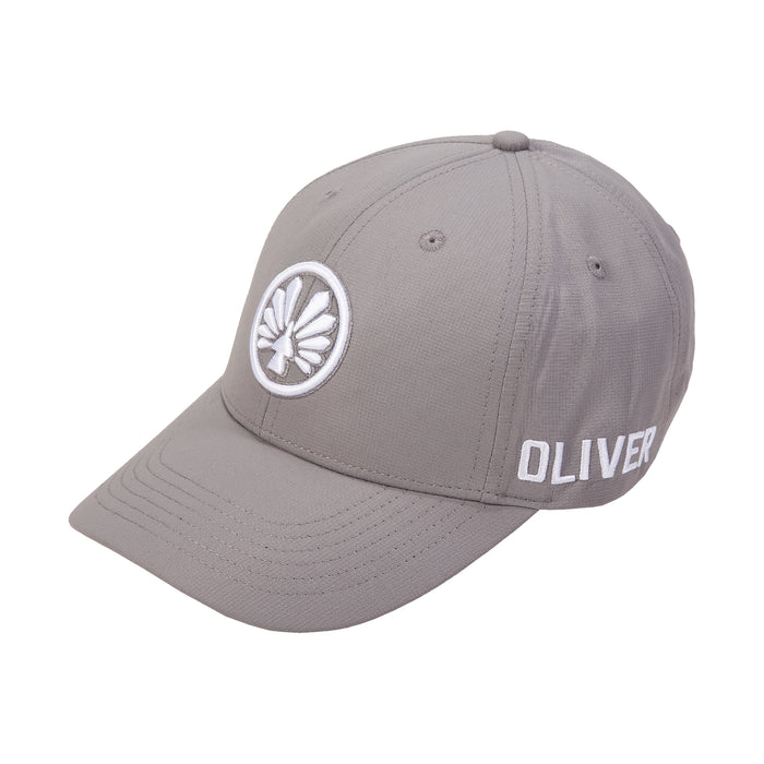 Graue OLIVER Cap mit weißem Logo auf der Vorderseite und seitlichem OLIVER-Schriftzug, ideal für Sport und Freizeit