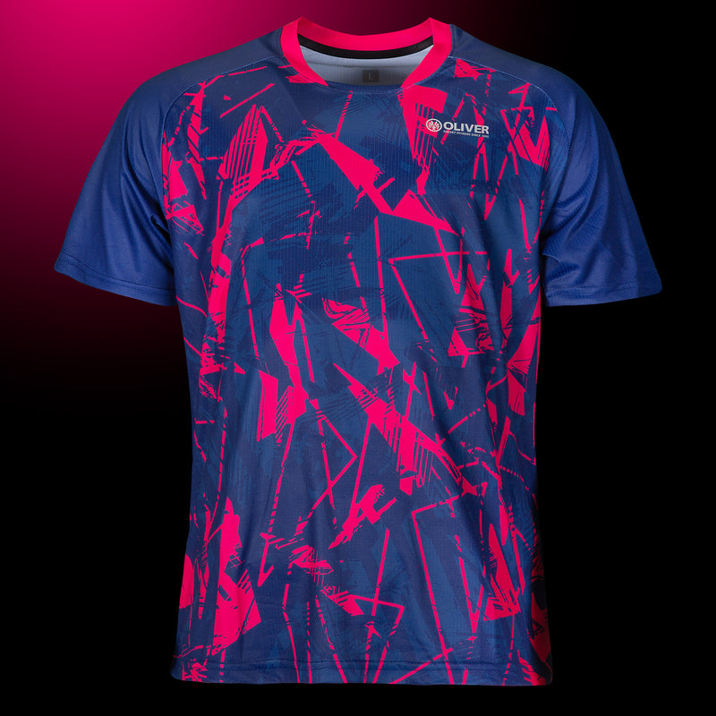 OLIVER Verona Herren-Shirt in blau-pink mit dezentem OLIVER-Logo auf dunklem, pinken Hintergrund