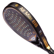 Oliver Padel-Schläger Modell Air Max 818, schwarz mit goldenem Design, vor einem weißen Hintergrund