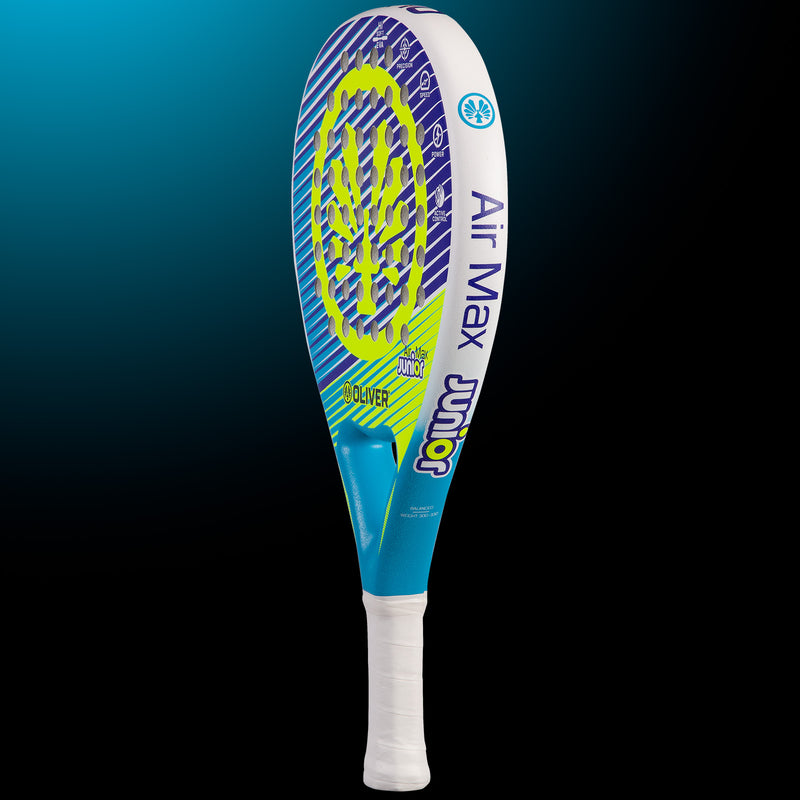 Oliver Padel-Schläger Modell Air Max Junior, blau und weiß mit gelbem Design, vor einem dunklen blauen Hintergrund