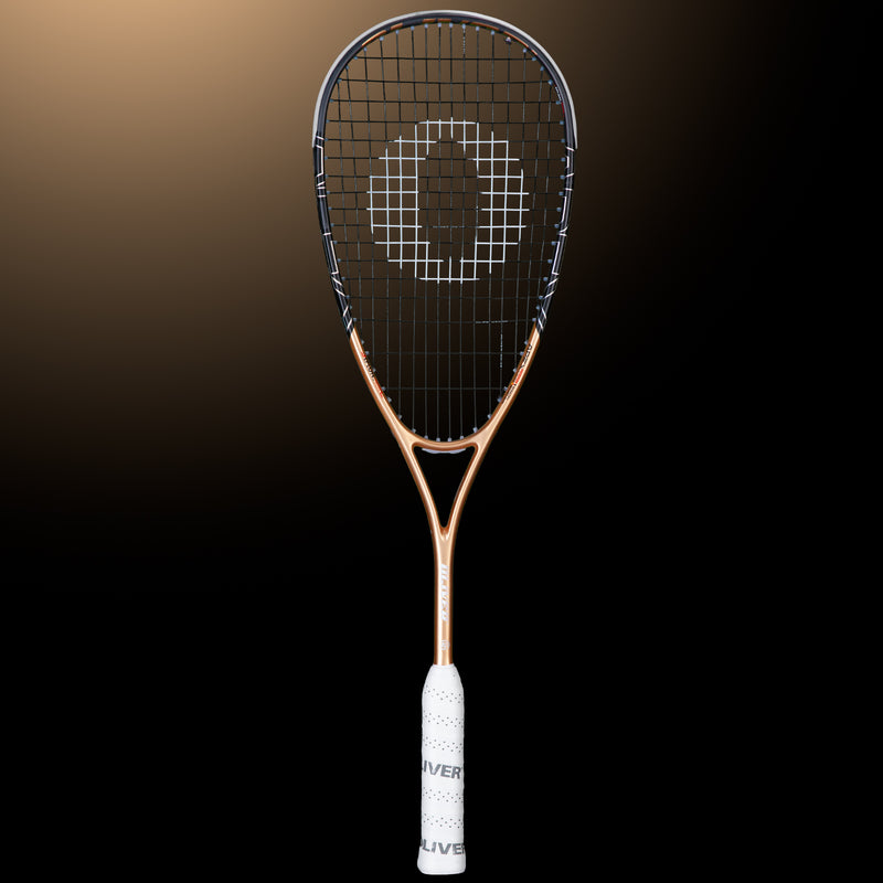Oliver Squashschläger Modell Apex 320, kupferfarbener/schwarzer Schläger mit weißem Griff vor einem dunklen braunen Hintergrund