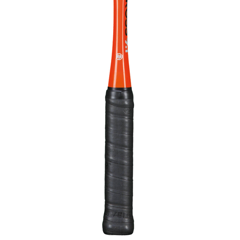 Oliver Squashschläger Modell Cross 9.1, orangefarbener Schläger mit schwarzem Griff vor einem weißen Hintergrund