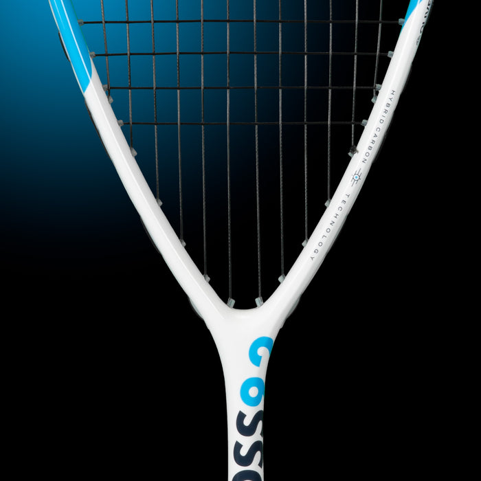 OLIVER Squashschläger Cross 9.2, weiß-blauer Squashrahmen auf dunklem Hintergrund