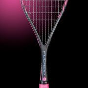 OLIVER Squashschläger Fuchsia, schwarz-pinker Squashrahmen auf dunklem Hintergrund