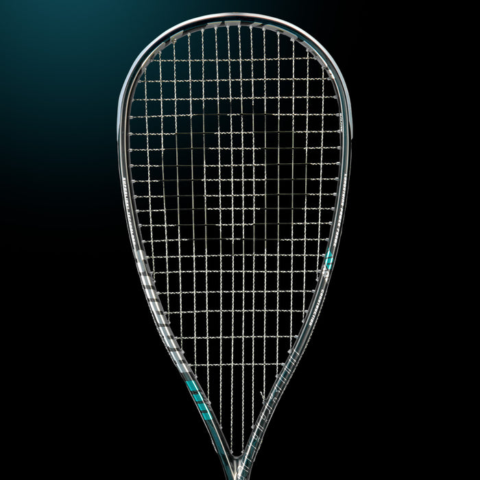 OLIVER Squashschläger Supra 110 Pro, Schlägerkopf mit blauen Akzenten auf dunklem Hintergrund 