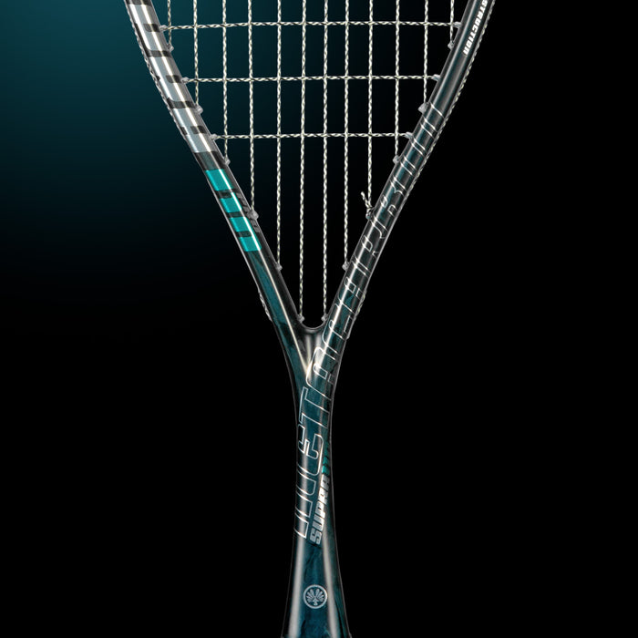 OLIVER Squashschläger Supra 110 Pro, Rahmenkonstruktion mit blauen Akzenten auf dunklem Hintergrund 
