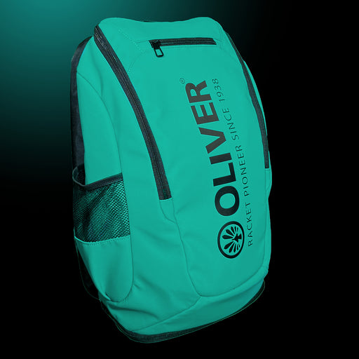 Rucksack Extend von OLIVER in türkisgrün in seitlicher Ansicht auf dunklem Hintergrund.