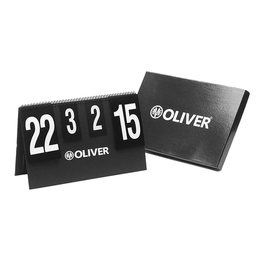 Schwarze OLIVER Zähltafel mit weißen Zahlen und Logo. 